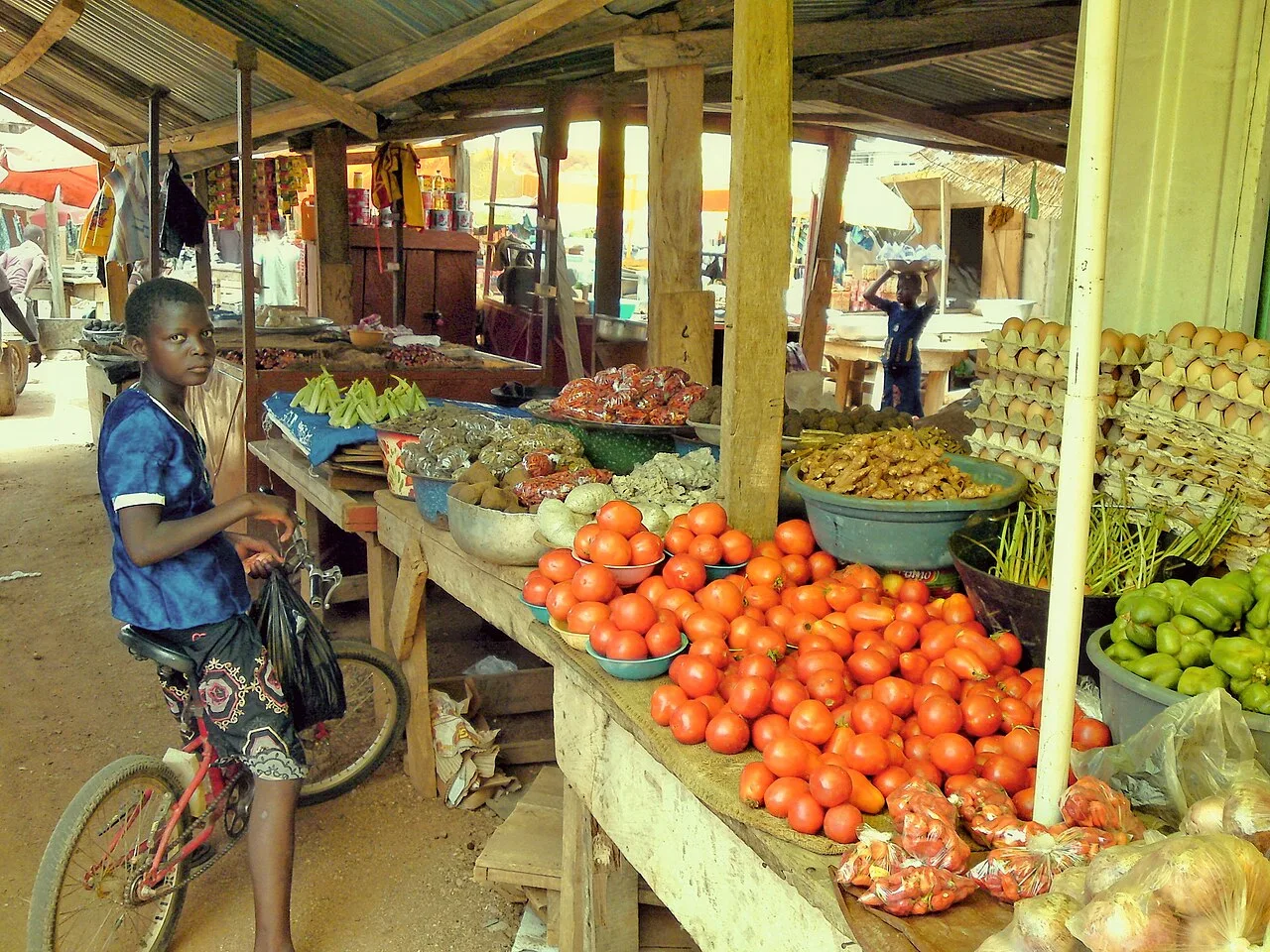 Fruit and veg stall on a market in Bolgatanga (Upper East Region, Ghana)