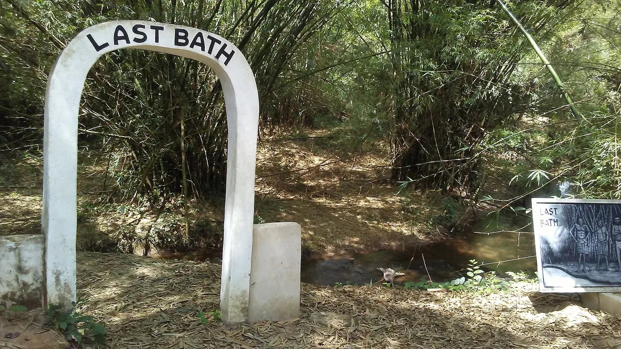 The site of Assim Manso and the memorial to the last bath taken by captives marched to the coast.